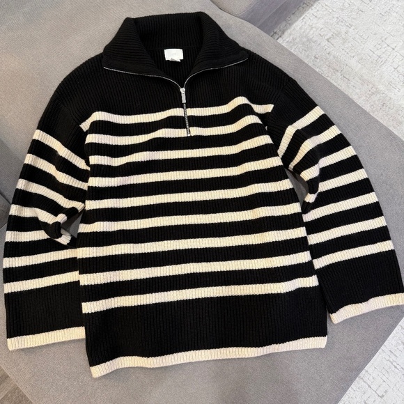 Sweater - Picture 1 of 4